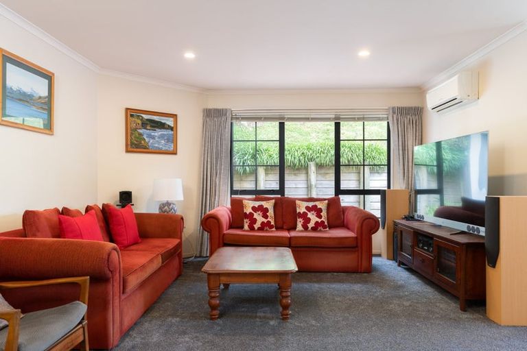 Photo of property in 17 Corsham Grove, Churton Park, Wellington, 6037