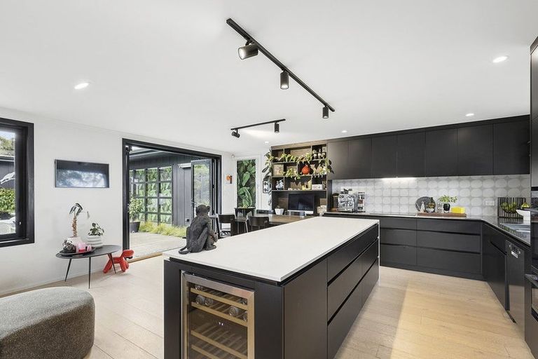 Photo of property in 14 Alexandra Road, Roseneath, Wellington, 6021