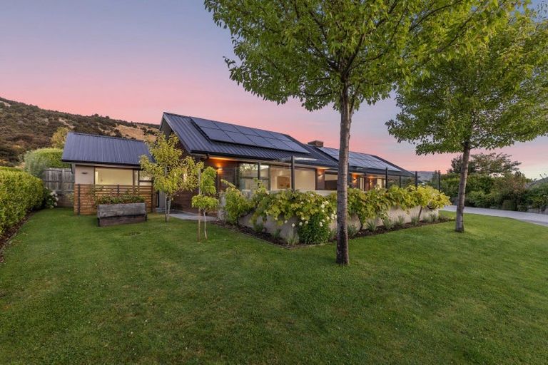 Photo of property in 14 Islington Place, Wanaka, 9305