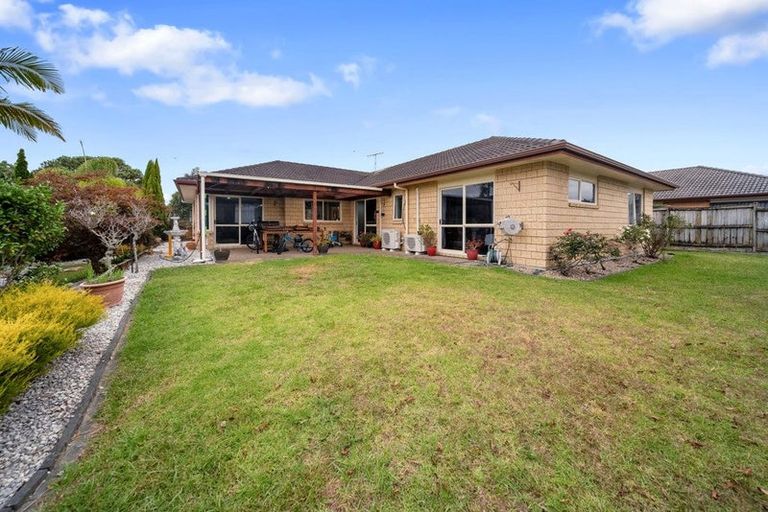 Photo of property in 35 Croftview Road, Wattle Downs, Auckland, 2103