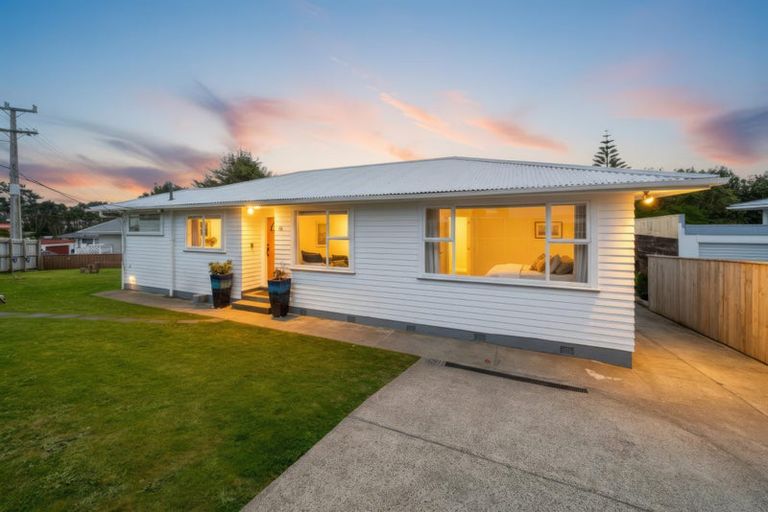 Photo of property in 48 Mark Avenue, Paparangi, Wellington, 6037