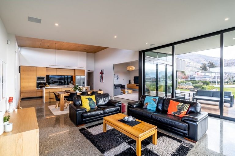 Photo of property in 4 Eden Close, Wanaka, 9305