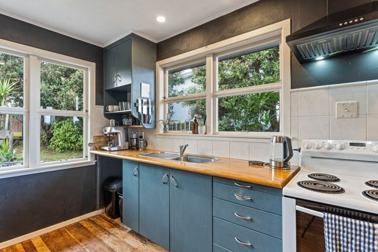 Photo of property in 6 Tainui Street, Castlecliff, Whanganui, 4501