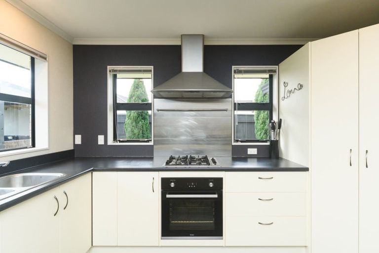 Photo of property in 6 Nevada Way, Kelvin Grove, Palmerston North, 4414