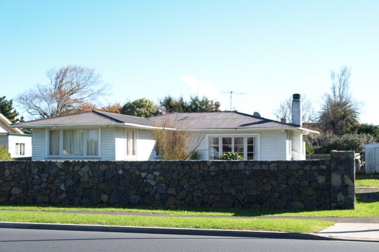 Photo of property in 2/285 Massey Road, Mangere East, Auckland, 2024
