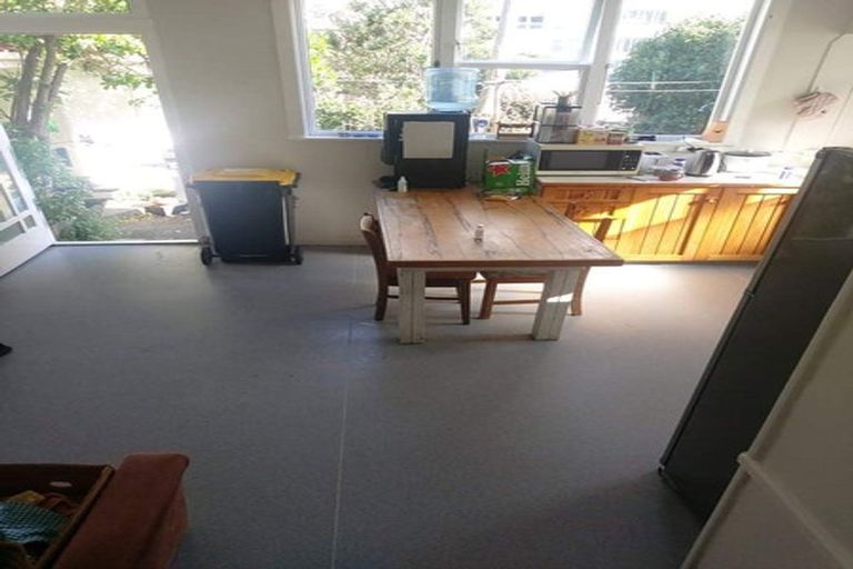 Photo of property in 11 Edge Hill, Mount Victoria, Wellington, 6011