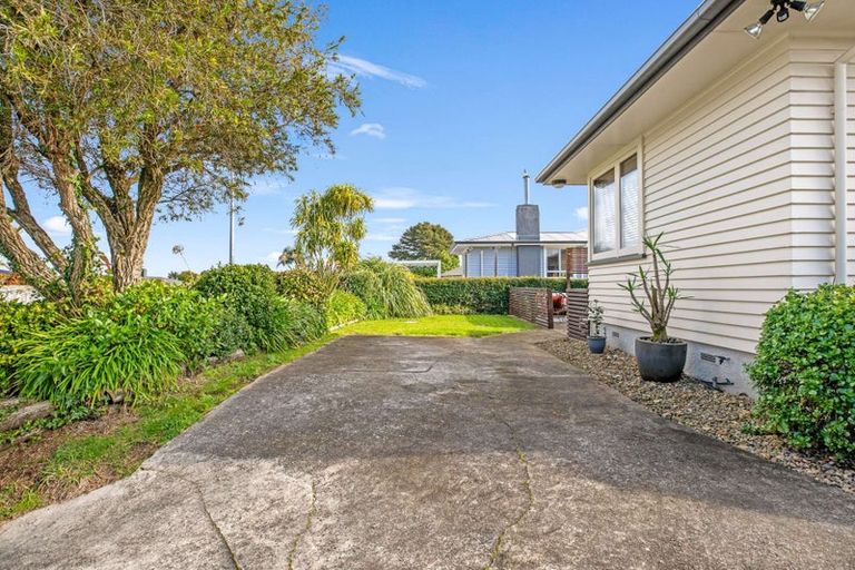 Photo of property in 32 Woodford Avenue, Brookfield, Tauranga, 3110