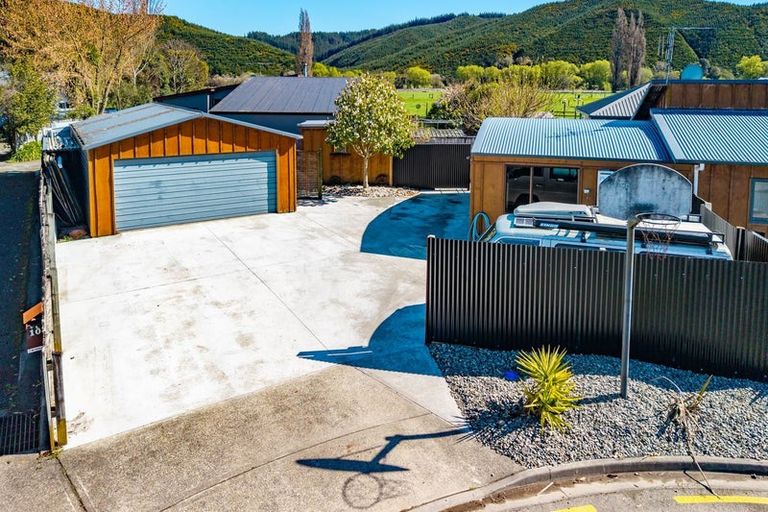 Photo of property in 8 Mayer Crescent, Wakefield, 7025