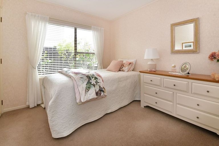 Photo of property in 11 Rosario Crescent, Red Beach, 0932