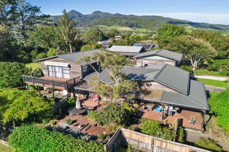 Photo of property in 27 Donnelly Street, Oakura, 4314