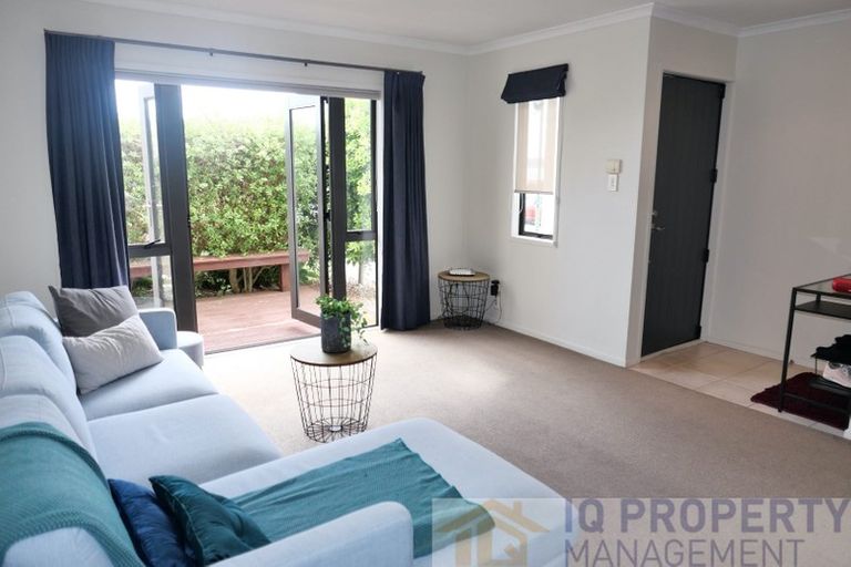 Photo of property in 54 Provence Esplanade, Te Atatu Peninsula, Auckland, 0610