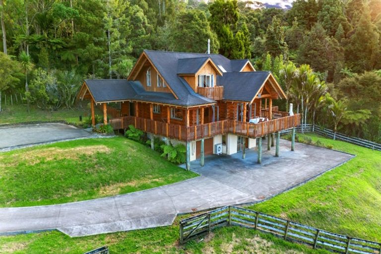 Photo of property in 847 West Coast Road, Oratia, Auckland, 0604