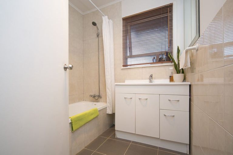 Photo of property in 70 Stottholm Road, Titirangi, Auckland, 0604