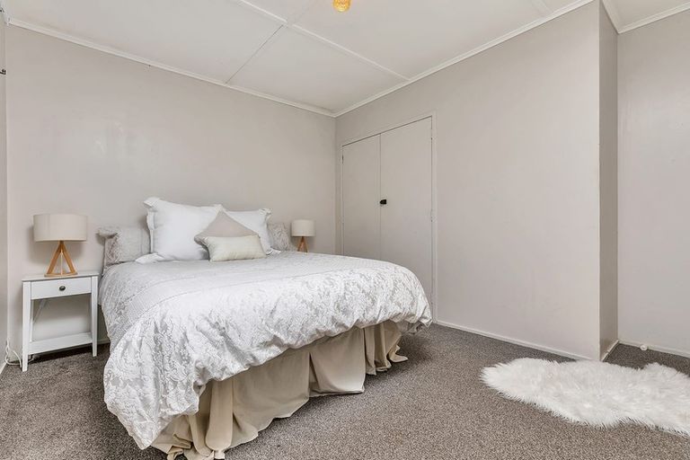 Photo of property in 1/25 Peach Road, Glenfield, Auckland, 0629