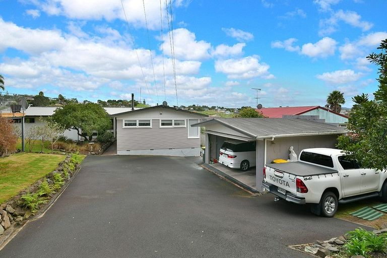 Photo of property in 12 Tawhana Crescent, Red Beach, 0932