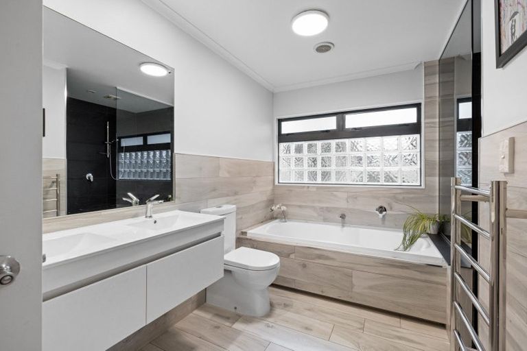 Photo of property in 15 Chelsea Drive, Taradale, Napier, 4112