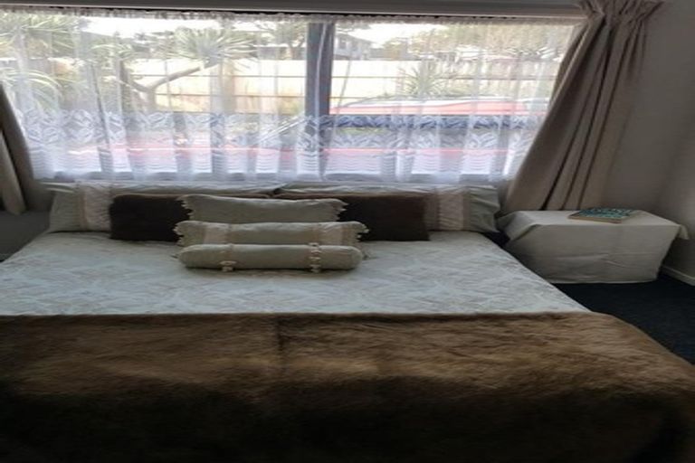 Photo of property in 28 Moire Road, Massey, Auckland, 0614