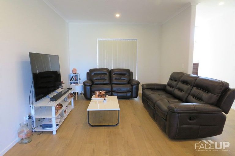 Photo of property in 32 Sidney Wallingford Way, Hobsonville, Auckland, 0616