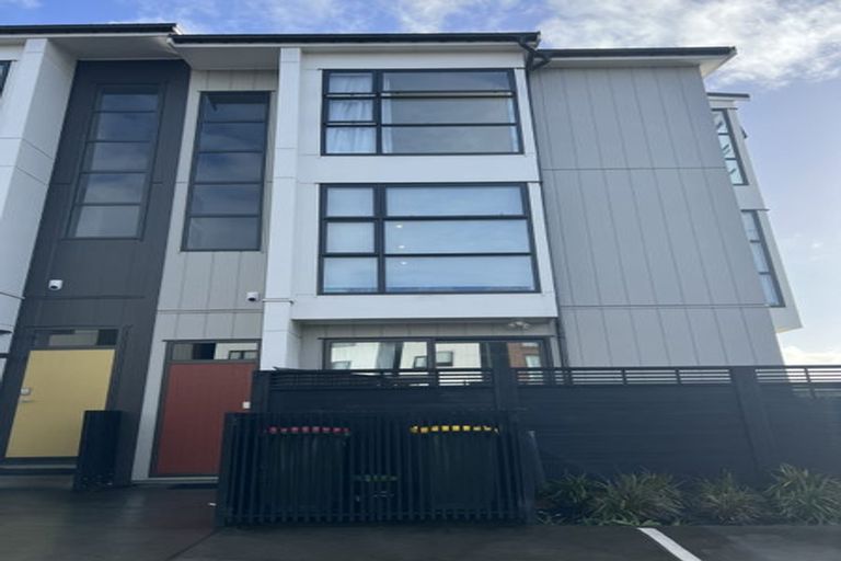 Photo of property in 32 Raranga Lane, Hobsonville, Auckland, 0616