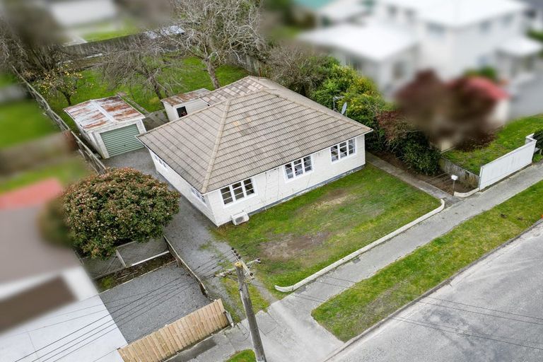 Photo of property in 30 Bateman Avenue, Bryndwr, Christchurch, 8053