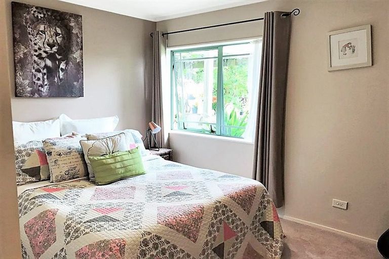 Photo of property in 41 Unsworth Drive, Unsworth Heights, Auckland, 0632