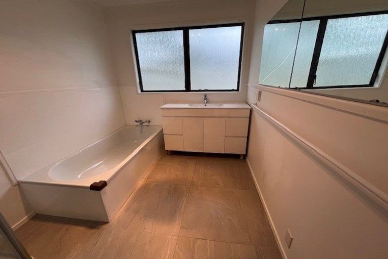 Photo of property in 45 Murvale Drive, Bucklands Beach, Auckland, 2014