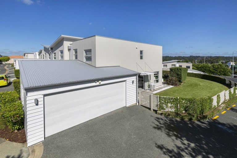 Photo of property in 12/40 Scarlet Oak Drive, Schnapper Rock, Auckland, 0632