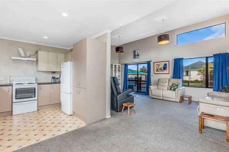 Photo of property in 35 Grimsby Grove, Wainuiomata, Lower Hutt, 5014