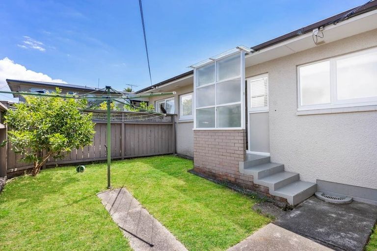 Photo of property in 1/318 Beach Road, Campbells Bay, Auckland, 0630