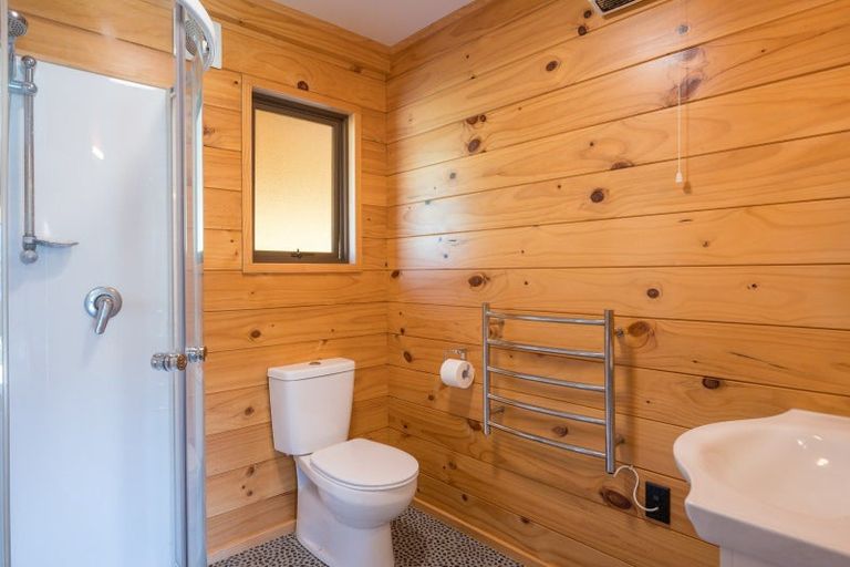 Photo of property in 2 Worlds End Road, Tennyson Inlet, 7195
