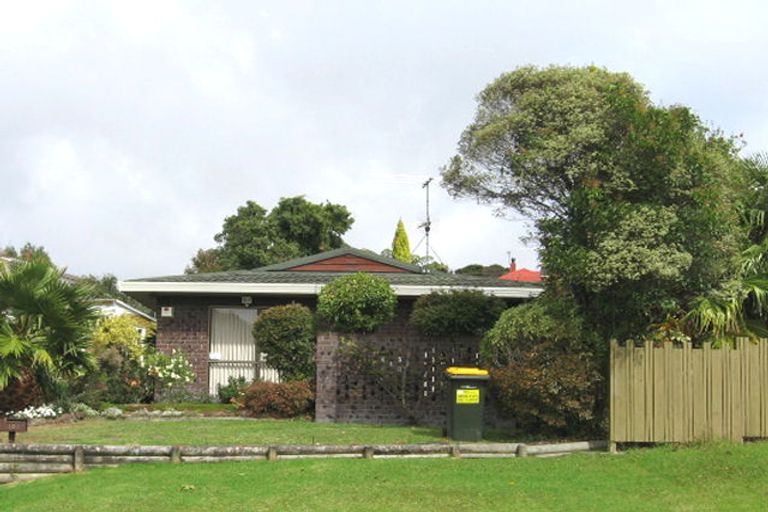 Photo of property in 101 Colwill Road, Massey, Auckland, 0614