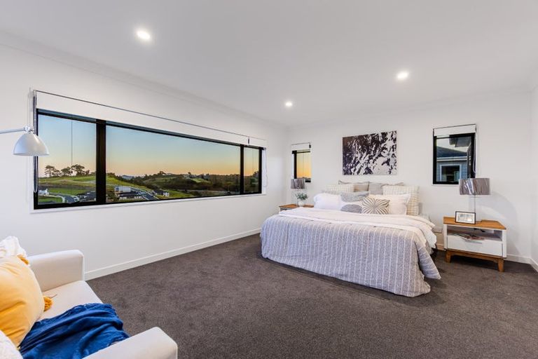 Photo of property in 39 Davey Crescent, Orewa, 0931