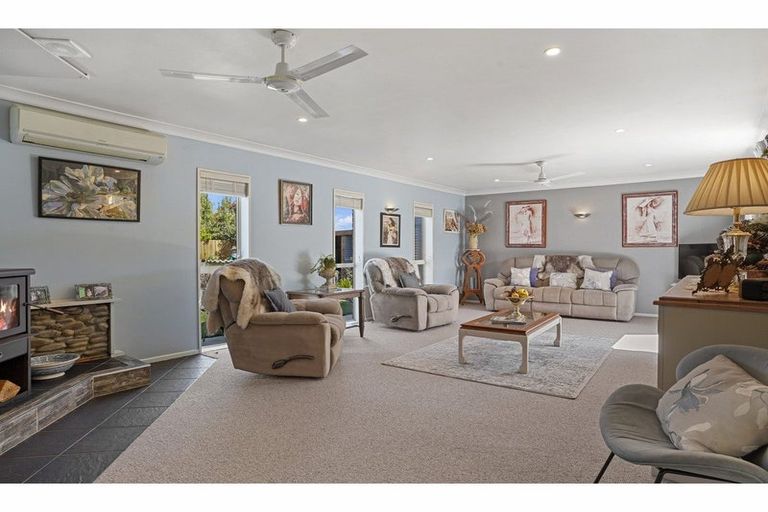 Photo of property in 8 Gerald Beattie Lane, Rangiora, 7400