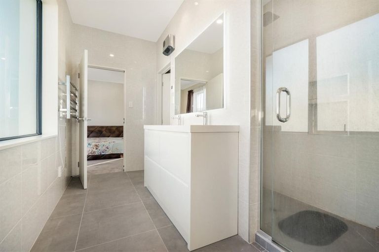 Photo of property in 6 Resolution Drive, Gulf Harbour, Whangaparaoa, 0930