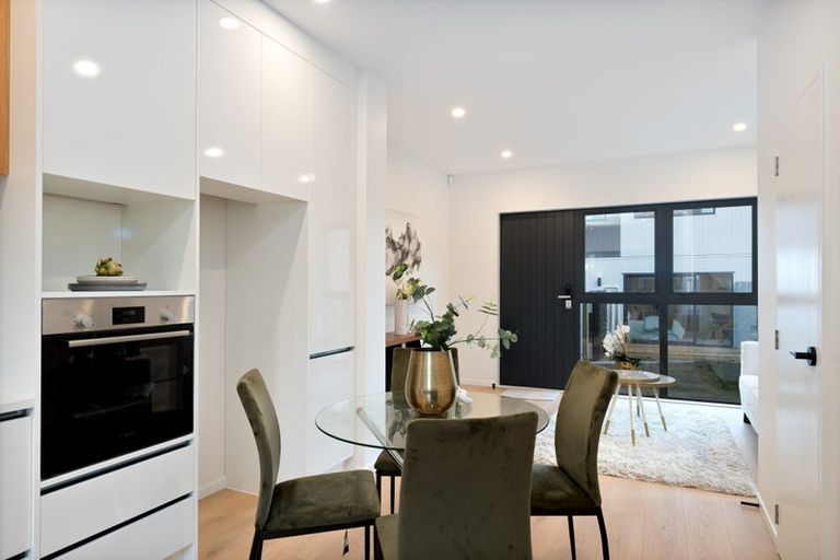 Photo of property in 62d Triangle Road, Massey, Auckland, 0614