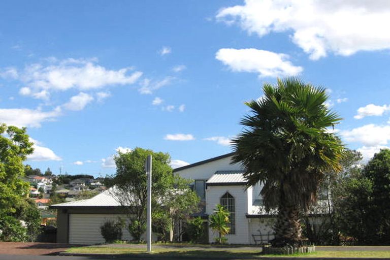 Photo of property in 83 Caribbean Drive, Unsworth Heights, Auckland, 0632