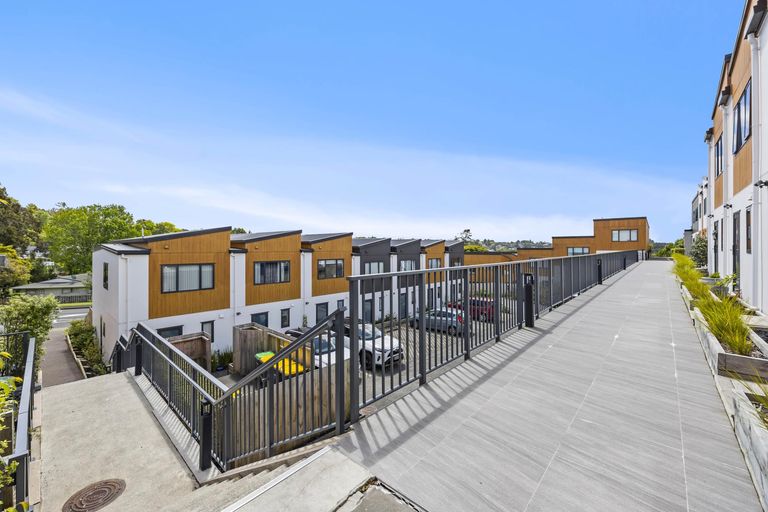 Photo of property in Rf202b, 16/18 Hewlett Road, Massey, Auckland, 0614