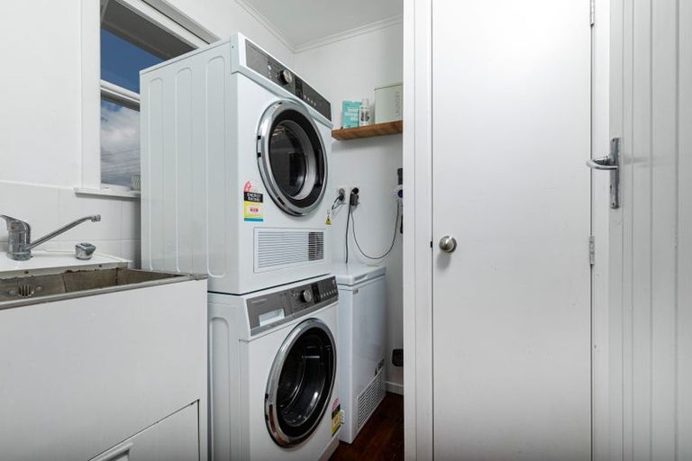 Photo of property in 2 Meadow Crescent, Te Atatu South, Auckland, 0602