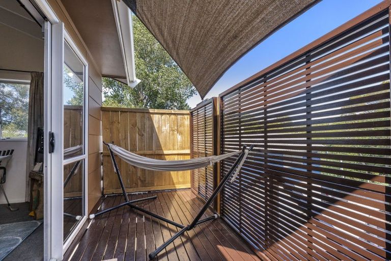 Photo of property in 2/46 Chippendale Crescent, Birkdale, Auckland, 0626