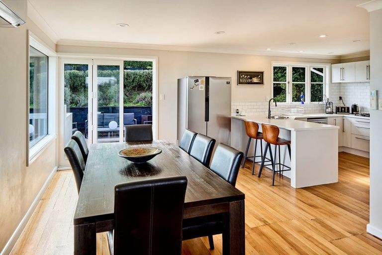 Photo of property in 9 Mana View Road, Paremata, Porirua, 5026