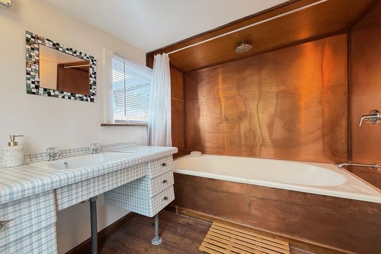 Photo of property in 46 High Street, Island Bay, Wellington, 6023