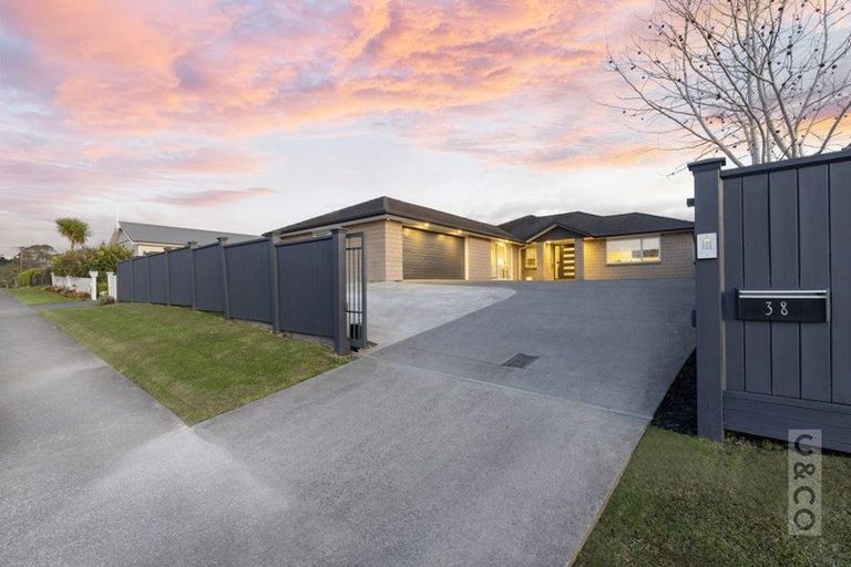 Photo of property in 38 Maude Street, Riverhead, 0820