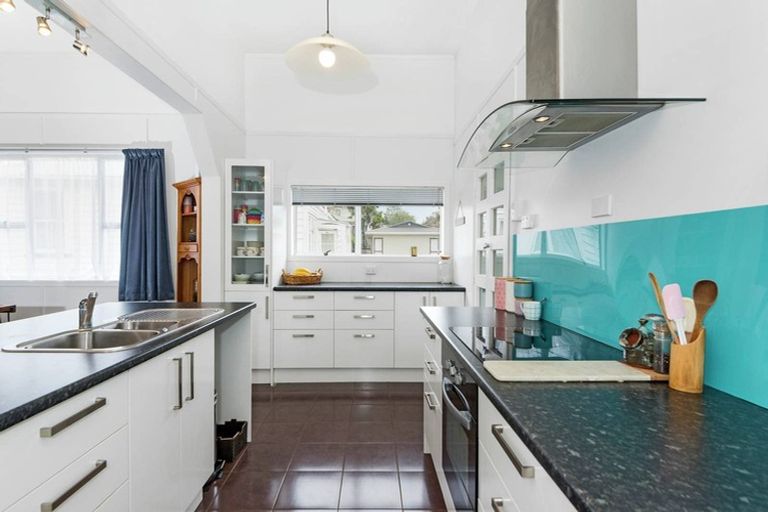 Photo of property in 60 Prospect Terrace, Pukekohe, 2120