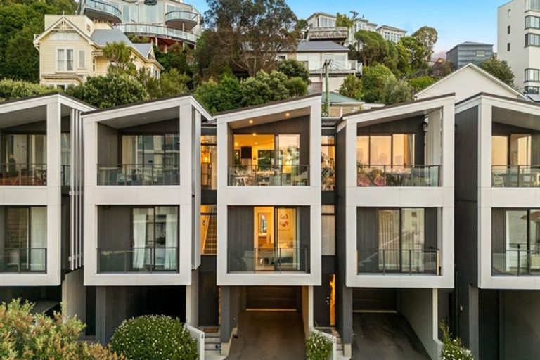 Photo of property in 1/18 Oriental Terrace, Oriental Bay, Wellington, 6011