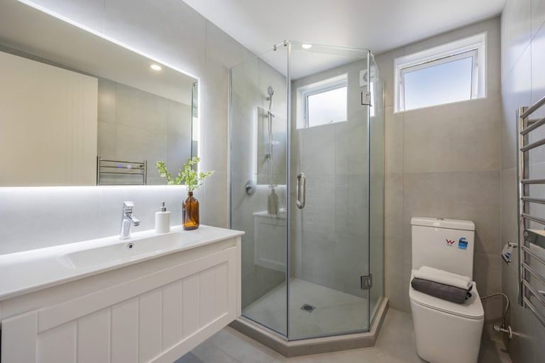 Photo of property in 27 John Court Street, Birkenhead, Auckland, 0626
