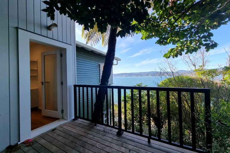 Photo of property in 425 Karaka Bay Road, Karaka Bays, Wellington, 6022