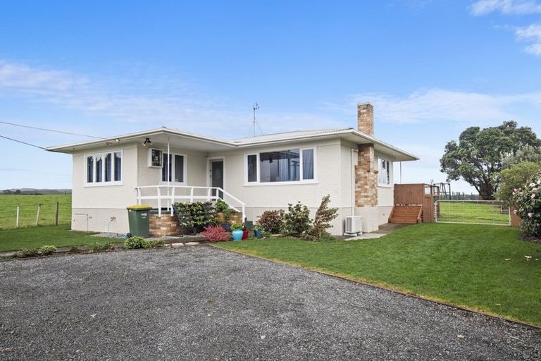 Photo of property in 142 Karioitahi Road, Waiuku, 2683