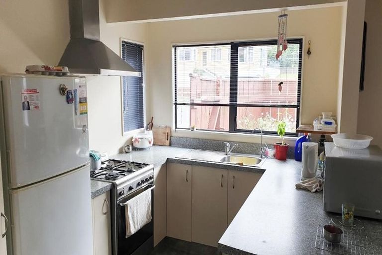 Photo of property in 164a Newlands Road, Newlands, Wellington, 6037