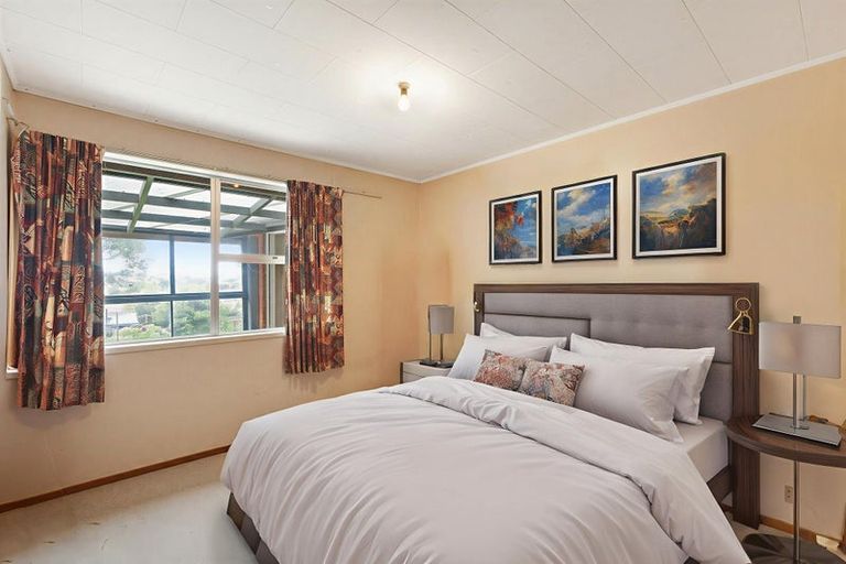 Photo of property in 10 Avalon Place, Glenfield, Auckland, 0629