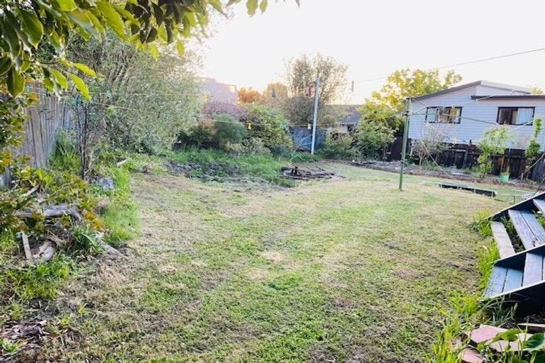 Photo of property in 30 Santiago Crescent, Unsworth Heights, Auckland, 0632